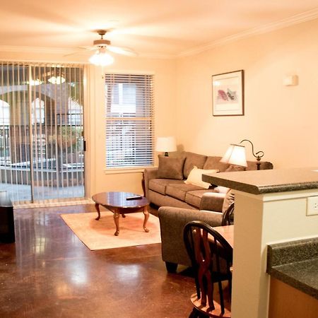 Downtown Dallas Beautiful Poolside Apartment المظهر الخارجي الصورة