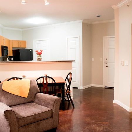 Downtown Dallas Beautiful Poolside Apartment المظهر الخارجي الصورة