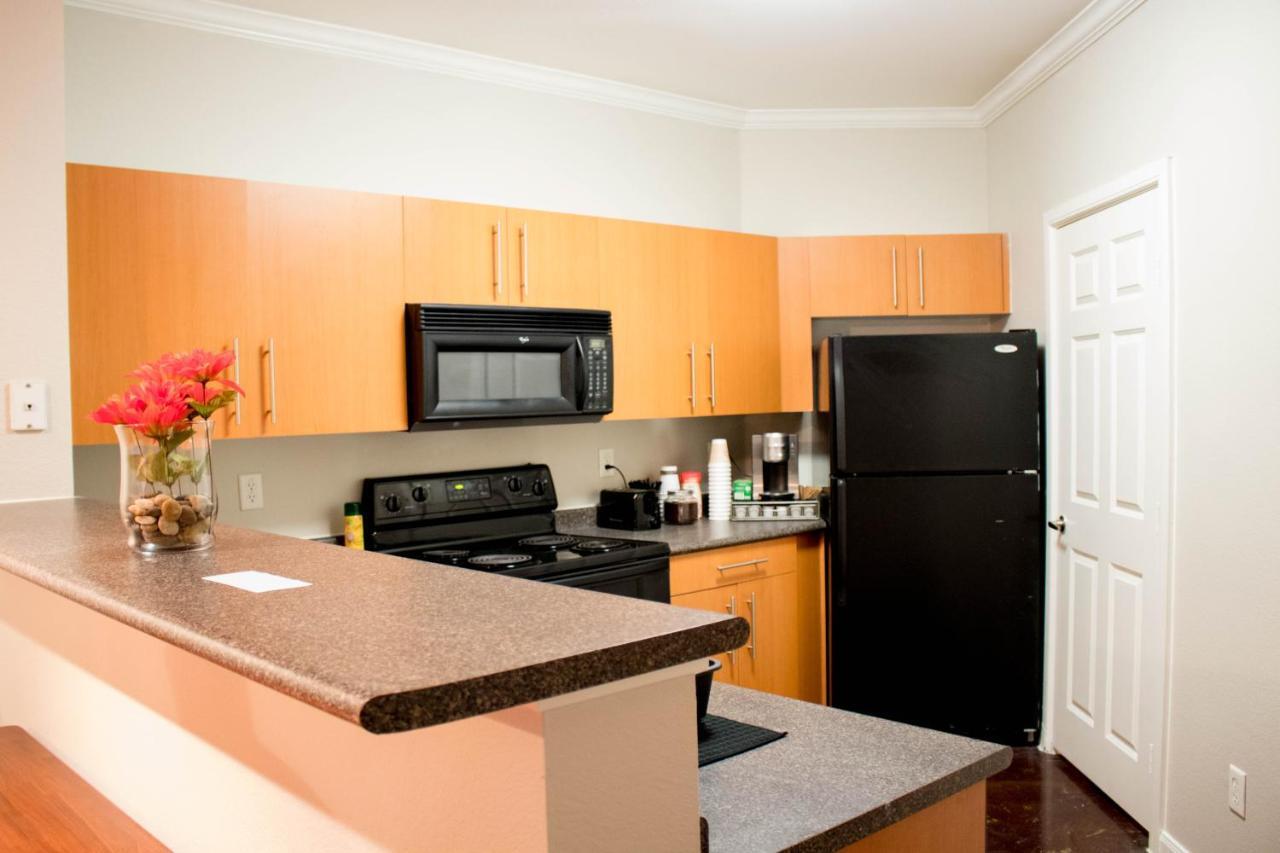 Downtown Dallas Beautiful Poolside Apartment المظهر الخارجي الصورة